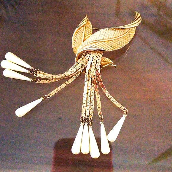 Vintage 50s 60s Dangle Faux Pearl Brooch and Earrings Demi Parure Unsigned MCM - Picture 3 of 7